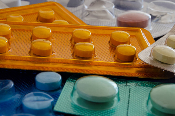 pastillas y medicamentos. cápsulas. óvulos
 - Foto, imagen