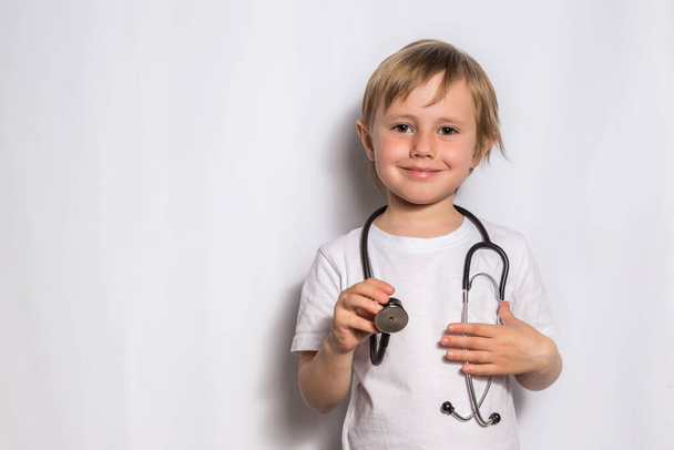 Cute Little Girl in medical mask with stethoscope isolated banner - Foto, Imagem