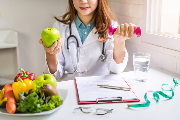 Nutritionist giving consultation to patient with healthy fruit and vegetable, Right nutrition and diet concept - Photo, Image