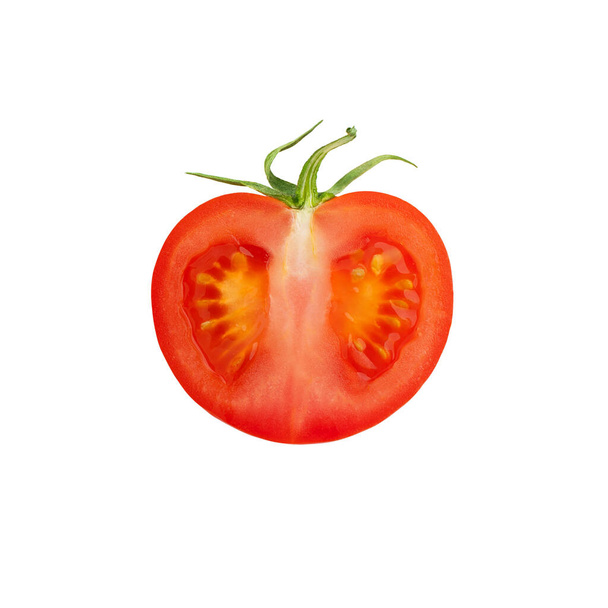 Una mitad cortada de tomate rojo con semillas amarillas y hojas verdes sobre fondo blanco aislado de cerca, hermosa pieza redonda de tomate en rodajas, elemento de diseño para la etiqueta
 - Foto, Imagen
