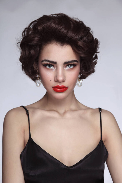 Vintage style portrait of young beautiful woman with glamorous makeup - Фото, зображення