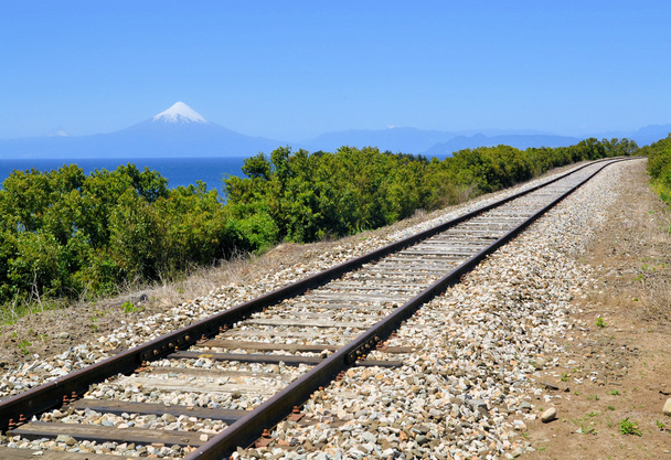 Eisenbahn in der Nähe des Llanquihue-Sees, Chile - Foto, Bild