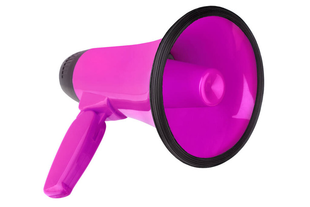 Růžový megafon na bílém pozadí izolované detailní záběr, ruční reproduktor design, fialový loudhailer nebo mluvící trumpeta ilustrace, oznámení nebo alarm symbol, média nebo komunikační ikona, varovné znamení - Fotografie, Obrázek