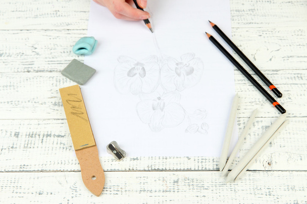 Hand draws a sketch with professional art materials, on wooden table - Foto, Bild