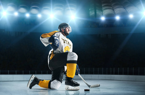Ice hockey player at arena. - Photo, Image
