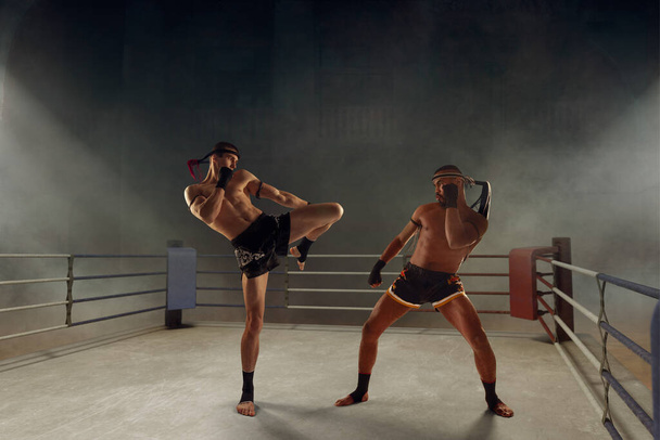 Muay Thai, ταϊλανδέζικο μποξ. - Φωτογραφία, εικόνα