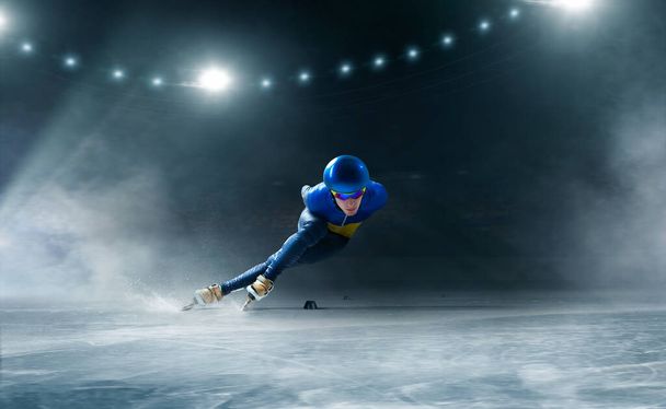 Athlète masculin de patinage de vitesse sur piste courte. - Photo, image