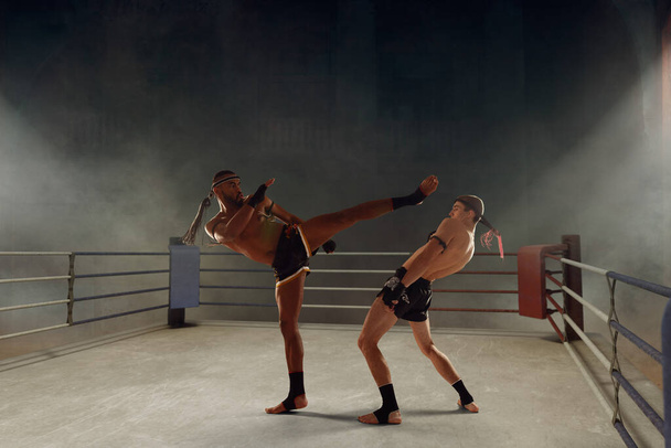 Muay thai, Thais boksen. - Foto, afbeelding