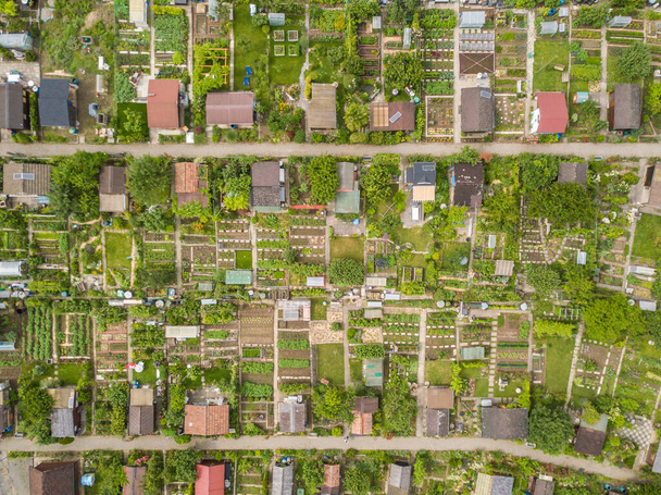 Légi felvétel az elosztásokról Svájcban. A városi kertészkedés fogalma. - Fotó, kép
