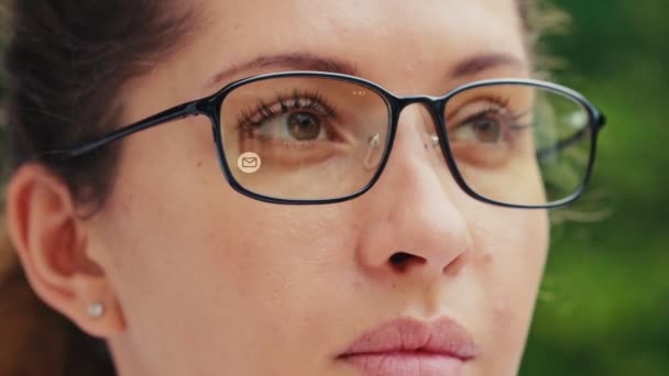 Pretty woman read message on her smart glasses - Filmati, video