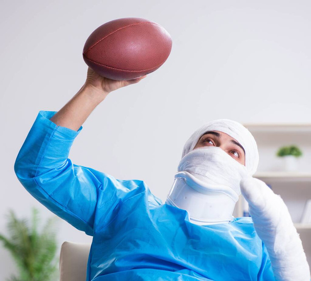 Giocatore di football americano ferito in ricovero in ospedale - Foto, immagini