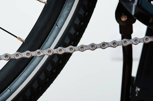 Cadeia de metal na bicicleta macro clsoe up vista isolada
 - Foto, Imagem