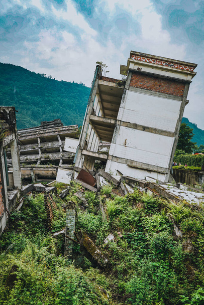 Sítio do terramoto de Wenchuan, sítio do terramoto da escola secundária de Xuankou, província de Sichuan, China
 - Foto, Imagem