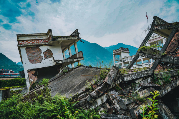 Wenchuan deprem alanı, Xuankou ortaokulu deprem alanı, Sichuan Eyaleti, Çin - Fotoğraf, Görsel