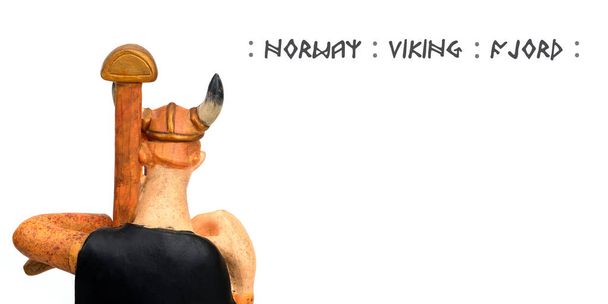ノルウェーの観光土産白を基調とした「剣のある古バイキング」 - 写真・画像
