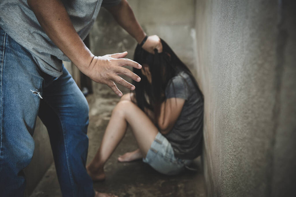  Концепція припинення насильства проти жінок і торгівлі людьми, припинення сексуальних домагань і згвалтування, Міжнародний жіночий день  - Фото, зображення