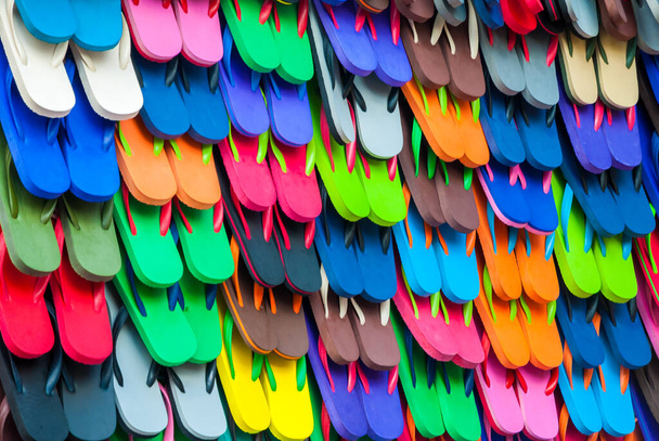 Gros plan pantoufles colorées à vendre sur le marché du week-end, Bangkok, Thaïlande. - Photo, image