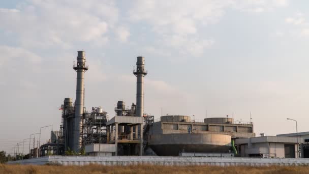 TimeLapse Manufacturing Oil Raffinery Terminal ist eine industrielle Anlage zur Lagerung von Öl und Petrochemie. Öl produzierende Produkte. Kraftwerk. Videomaterial 4k. - Filmmaterial, Video