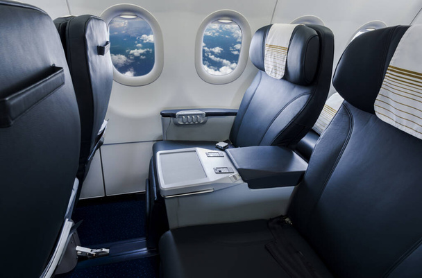 üléssorok repülőgépfülkében - Fotó, kép