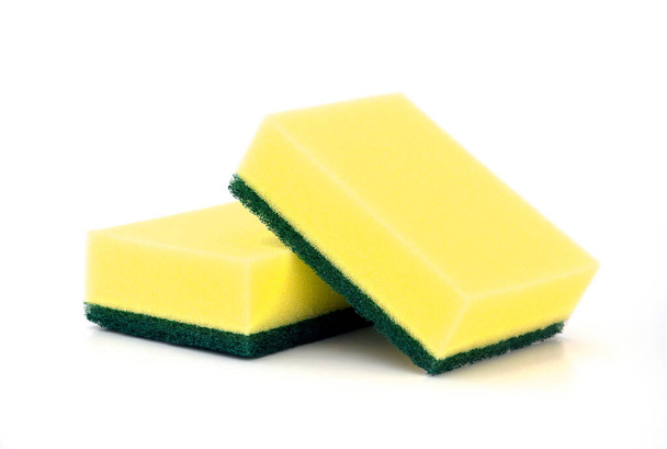 żółte gąbki do zmywania naczyń izolowane na białym tle - Zdjęcie, obraz