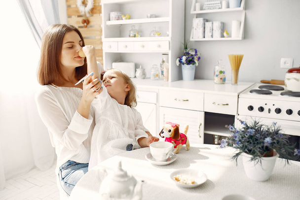 Mother with little daughter drinks a tea - Foto, imagen