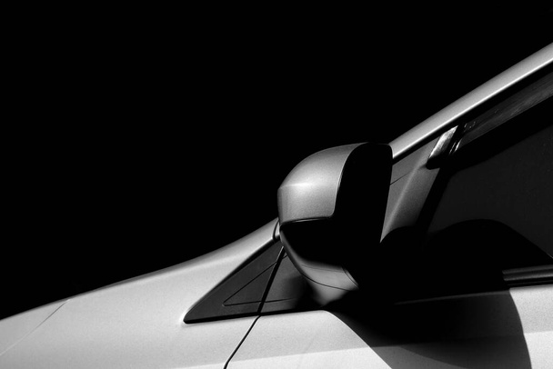 miroir aile de voiture militaire moderne - monochrome - Photo, image