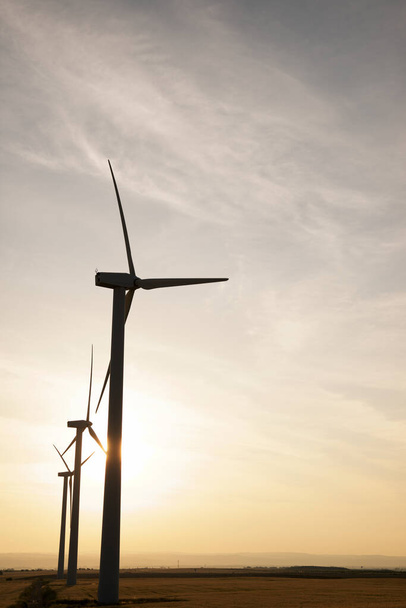 Větrné turbíny pro výrobu elektrické energie, provincie Zaragoza, Aragon ve Španělsku. - Fotografie, Obrázek