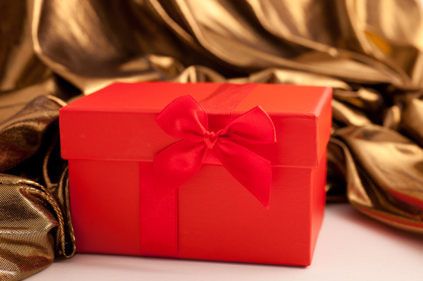 Red gift box with luxury gold fabric - Φωτογραφία, εικόνα