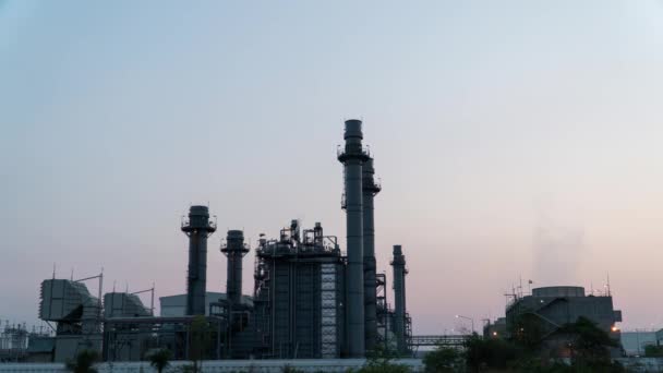 TimeLapse productie olieraffinaderij terminal is industriële faciliteit voor de opslag van olie en petrochemische. olieproducten. elektriciteitscentrale. videobeelden 4k. - Video
