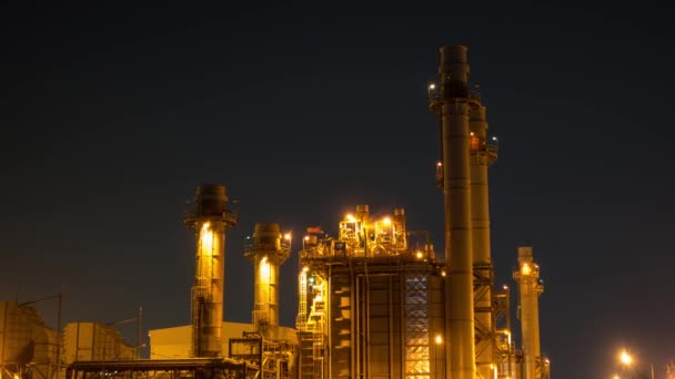 TimeLapse productie olieraffinaderij terminal is industriële faciliteit voor de opslag van olie en petrochemische. olieproducten. elektriciteitscentrale. videobeelden 4k. - Video