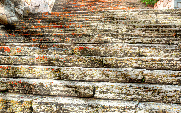 Die antike Steintreppe in Spanien. Selektiver Fokus - Foto, Bild