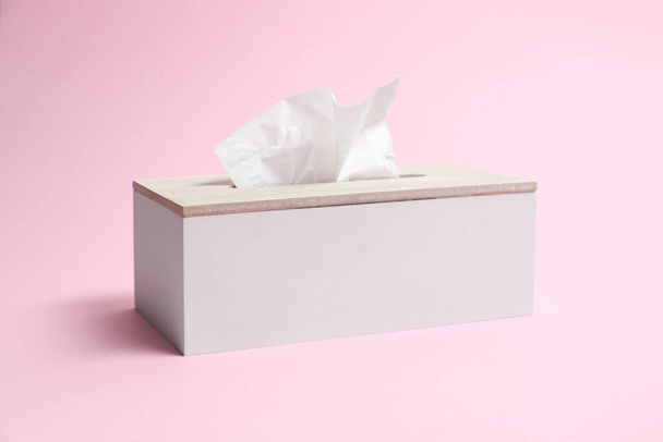 Holder with paper tissues on pink background - Foto, Imagen