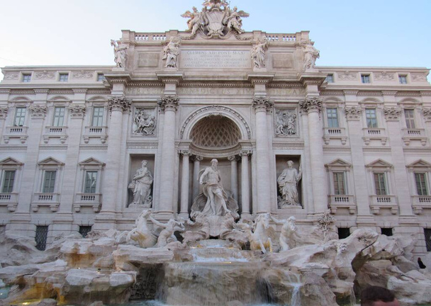 İtalya, Roma 'daki ünlü Trevi Çeşmesi  - Fotoğraf, Görsel