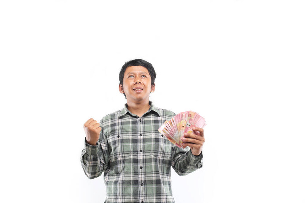 halten rupiah indonesien geld auf hand asian man - Foto, Bild