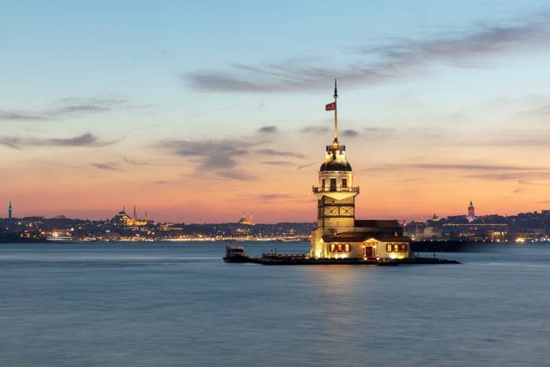 Mädchenturm in Istanbul, Türkei (KIZ KULESI - USKUDAR)  - Foto, Bild