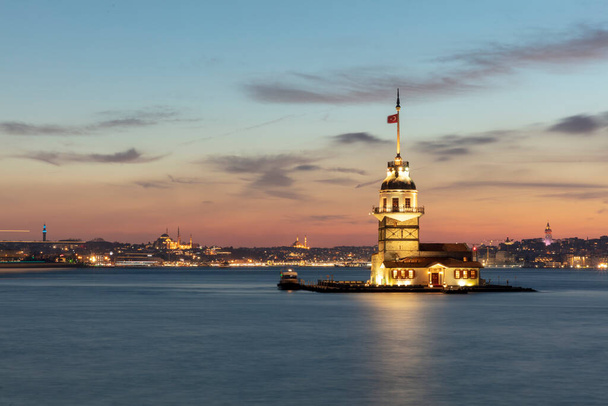 Девичья башня в Стамбуле, Турция (KIZ KULESI - USKUDAR)  - Фото, изображение