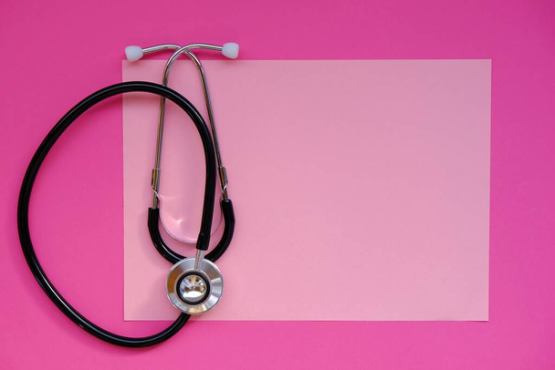Orvosi és egészségügyi koncepció.Orvosi elrendezés rózsaszín színekben - Fotó, kép
