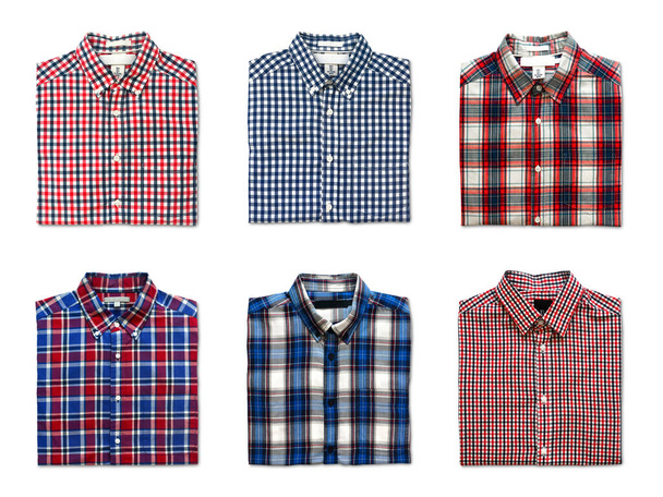 colección vista superior de camisas a cuadros plegadas de color rojo, azul y blanco de manga larga aisladas sobre fondo blanco
 - Foto, Imagen