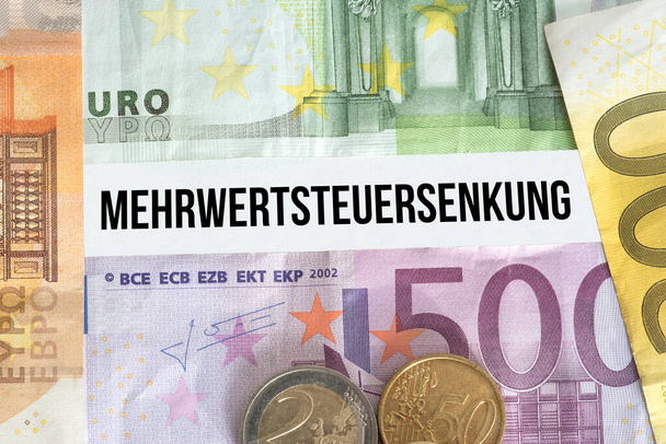 Billets en euros et TVA réduite - Photo, image