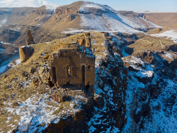 Plotselinge ruïnes vanuit de lucht / Kars - Foto, afbeelding