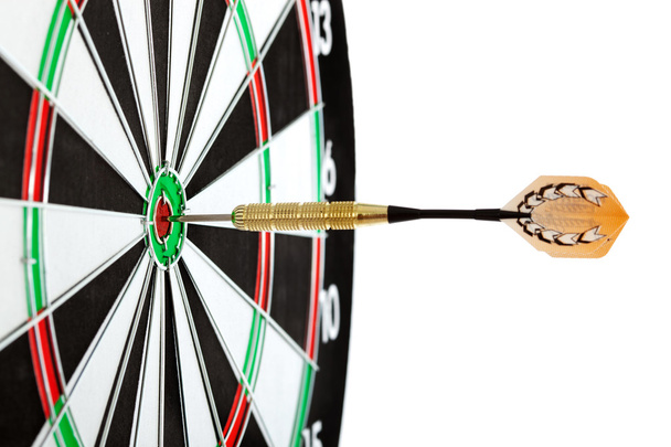 Bulls eye target with dart - Photo, Image