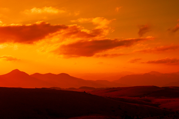 Zachód słońca nad rezerwatem przyrody Malolotja, Suazi - Zdjęcie, obraz