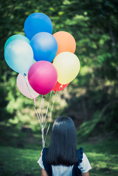 Young girl hand holding colorful balloons - Fotografie, Obrázek