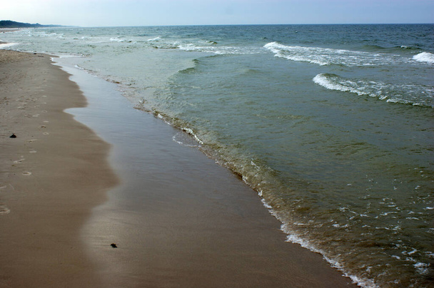 Mar Baltico Polacco bellissimo mare blu onde oceano orizzonte sabbia e spiaggia cielo blu
 - Foto, immagini