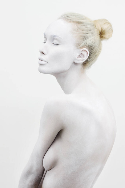 beautiful naked woman in white paint. beautiful nude girl body art - Photo, image
