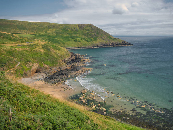 ポース島の海岸線｜イギリス、ウェールズ、グウィネッド、リン半島のウェールズ海岸パス上のYsgo - 写真・画像