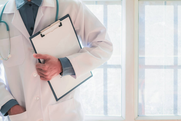 Blurred images of doctors carrying clipboards with a history of patients awaiting diagnosis The doctor holds the patient's medical history after examination and diagnosis for correct treatment. - Photo, Image
