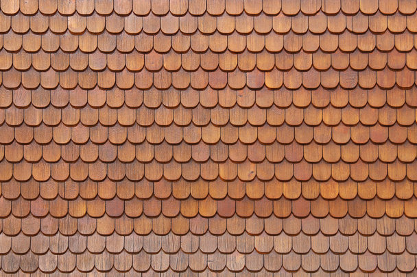 tejas de madera en la pared de la casa
 - Foto, Imagen