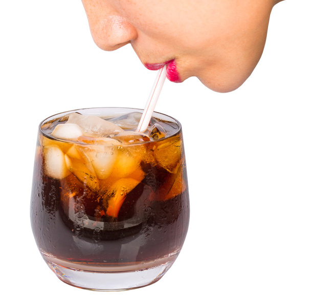 vrouwelijke dranken cola - Foto, afbeelding