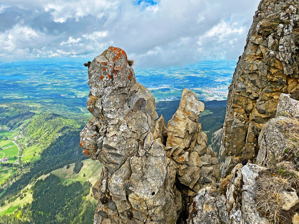 Pedras na cordilheira suíça de Pilatus e nos Alpes Emmental, Alpnach - Cantão de Obwalden, Suíça (Kanton Obwalden, Schweiz
) - Foto, Imagem